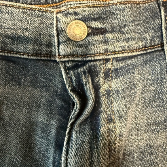 Lucky Brand Men's Distressed Blue Jeans - Picture 8 of 8